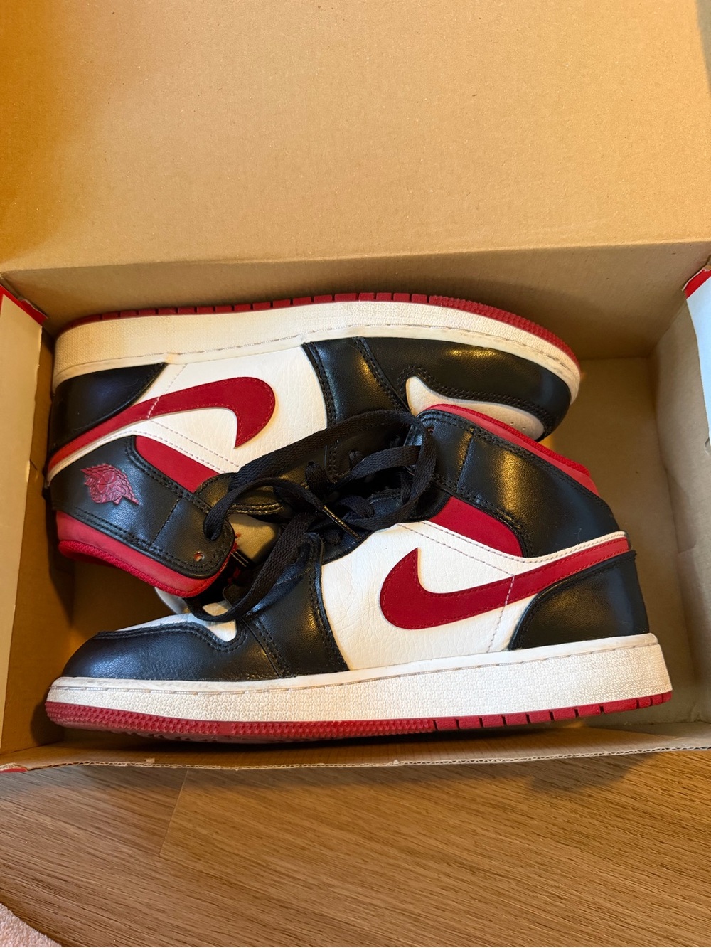 Air Jordan 1 Mid GS Black Gym Red White Boys 6.5Y Women’s 8 New w/box